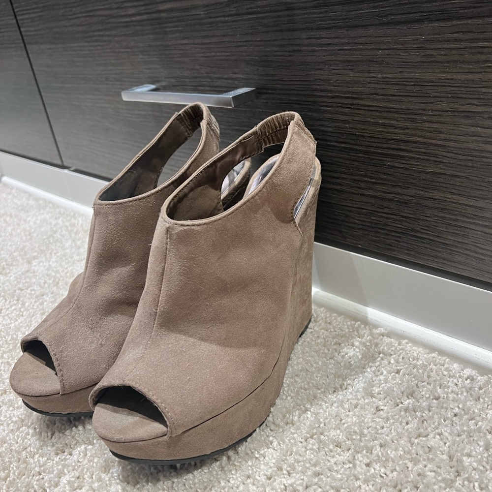 Carlos Suede Heels size 8.5